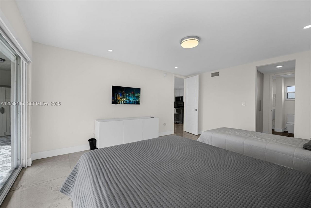 201 178th Dr, Unit 537, Sunny Isles Beach, FL 33160 Photo