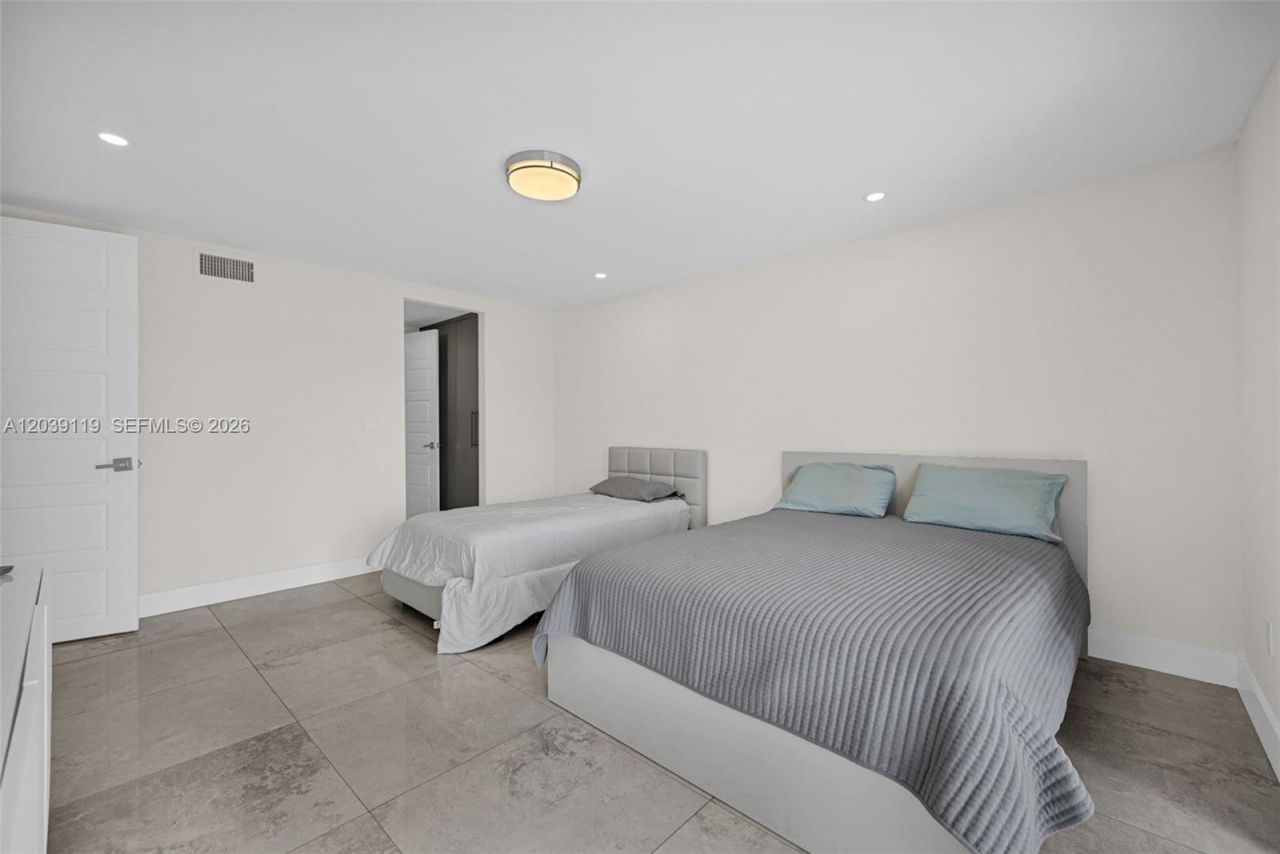 201 178th Dr, Unit 537, Sunny Isles Beach, FL 33160 Photo