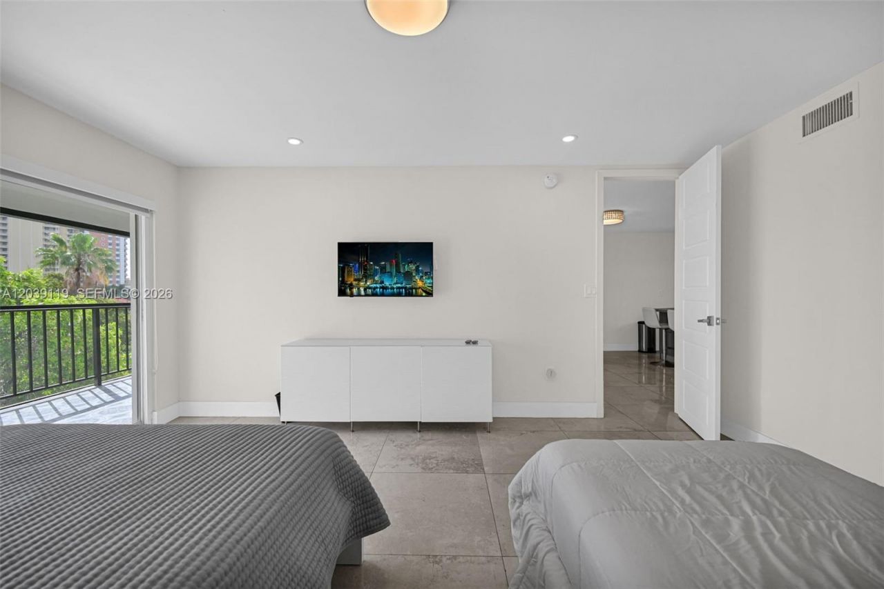201 178th Dr, Unit 537, Sunny Isles Beach, FL 33160 Photo