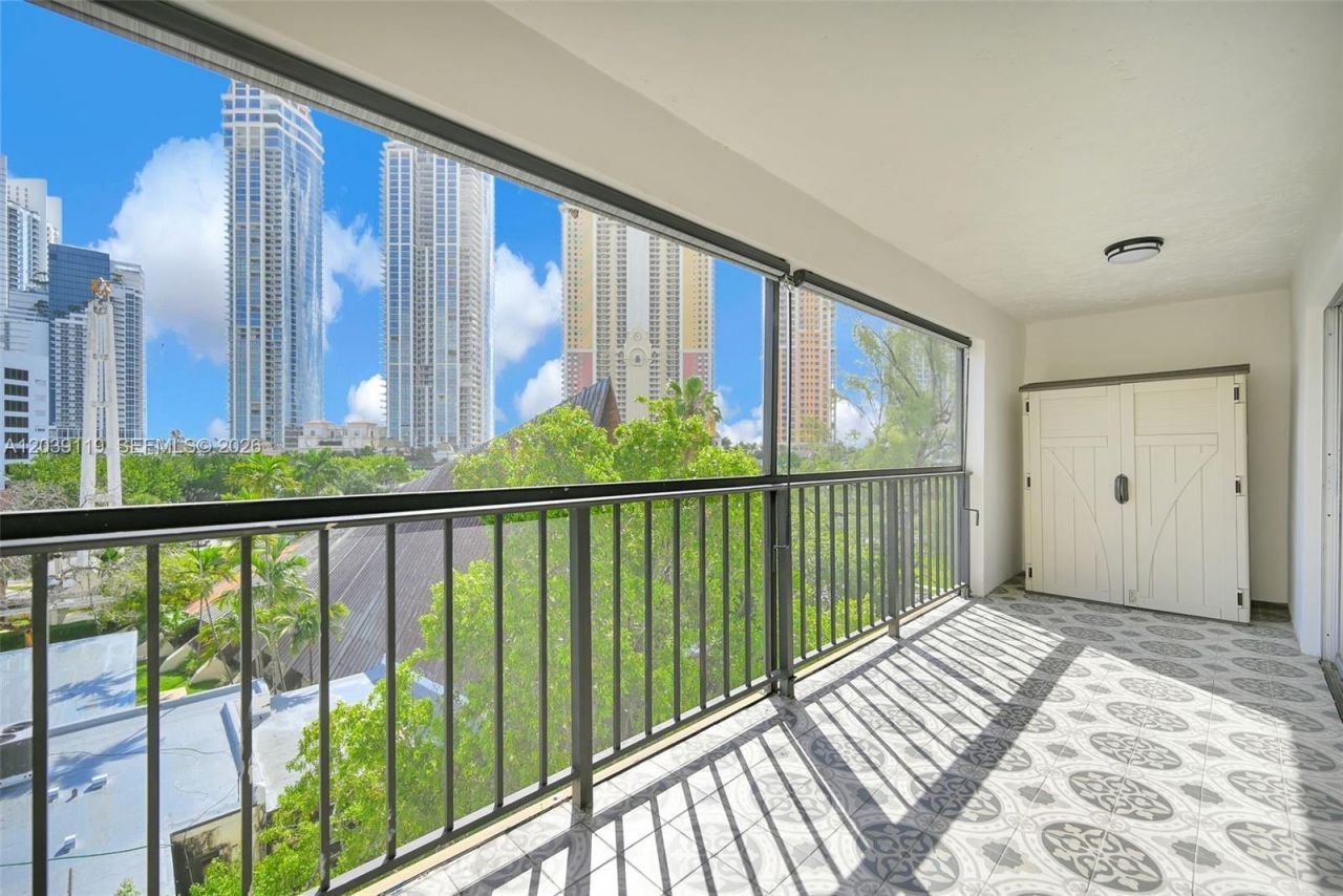 201 178th Dr, Unit 537, Sunny Isles Beach, FL 33160 Photo