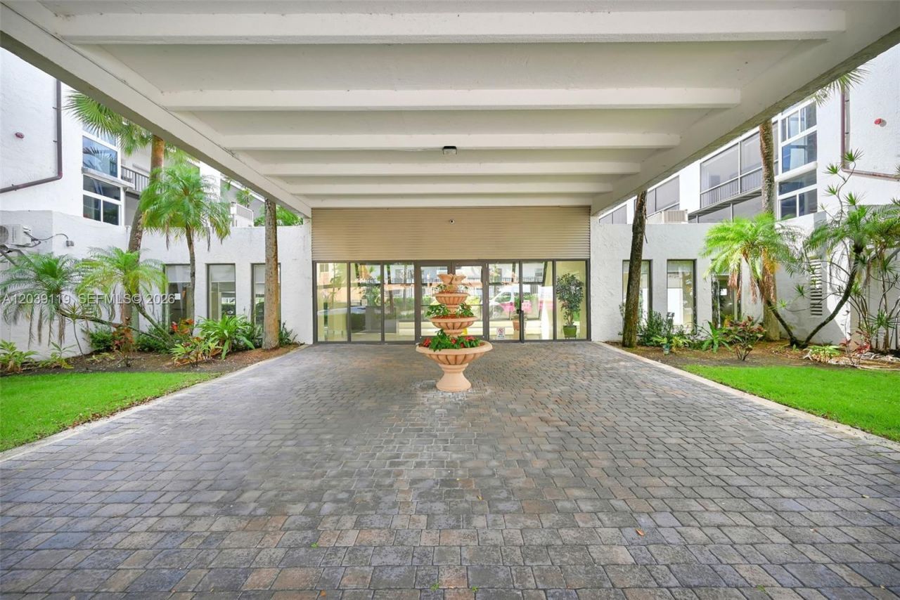 201 178th Dr, Unit 537, Sunny Isles Beach, FL 33160 Photo