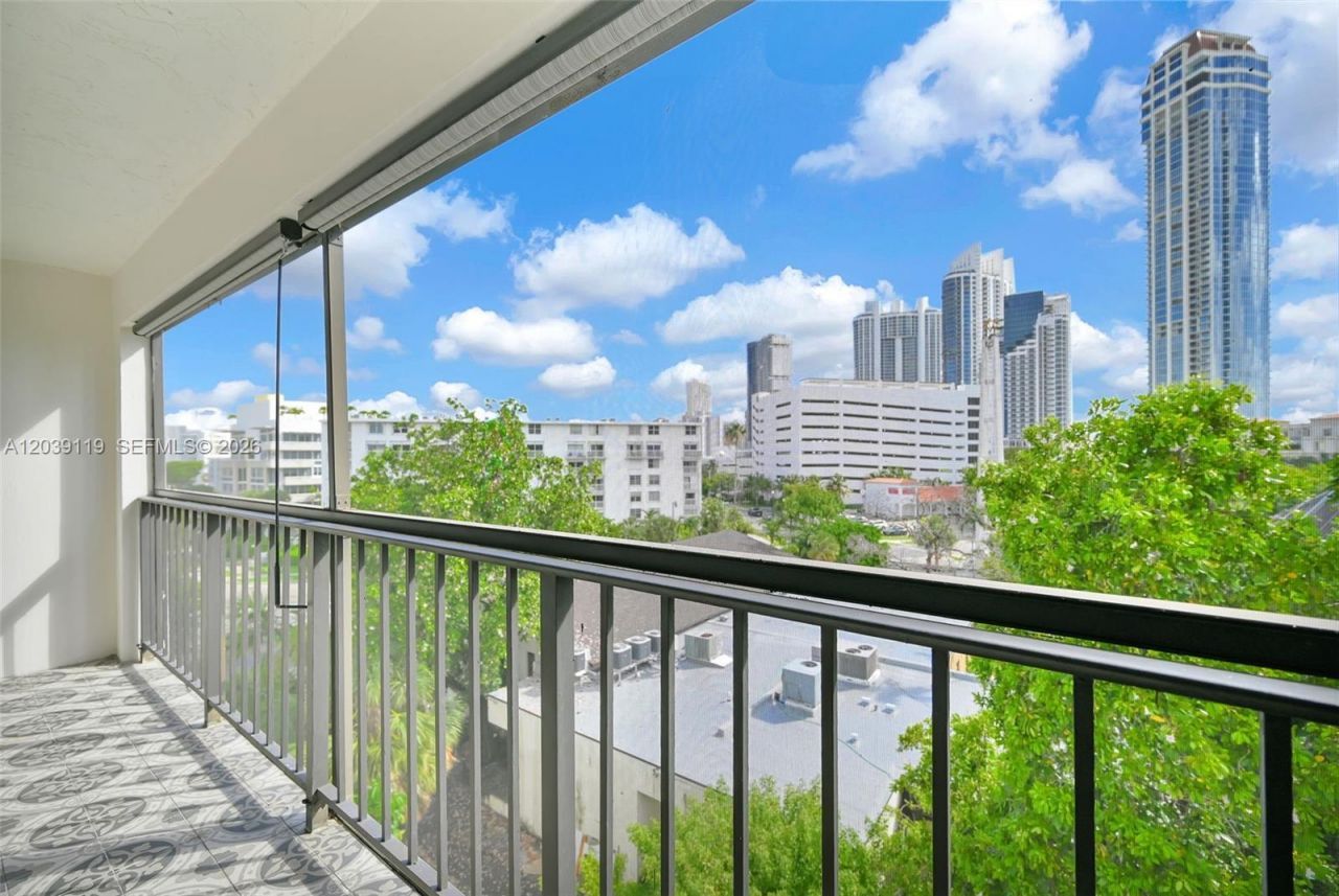201 178th Dr, Unit 537, Sunny Isles Beach, FL 33160 Photo