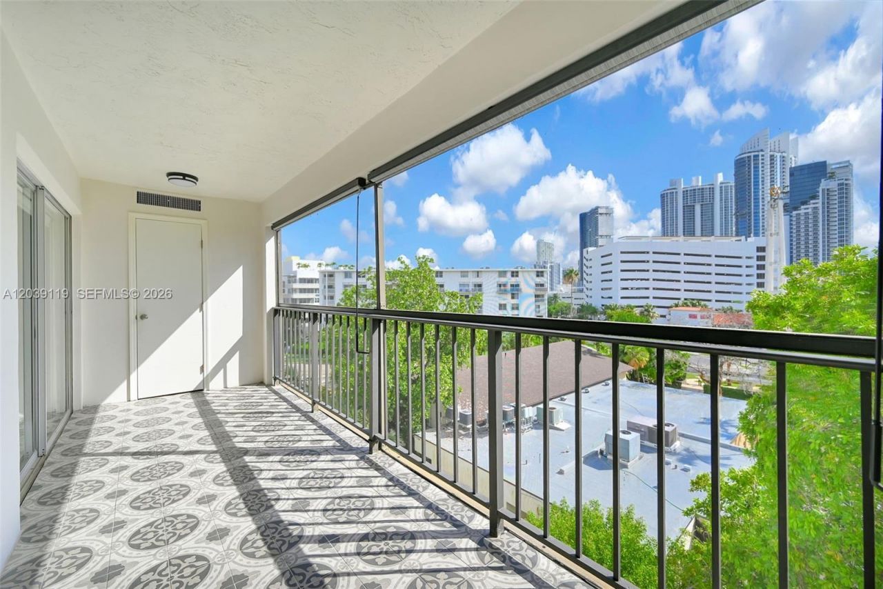 201 178th Dr, Unit 537, Sunny Isles Beach, FL 33160 Photo