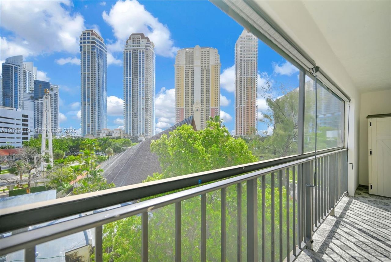 201 178th Dr, Unit 537, Sunny Isles Beach, FL 33160 Photo