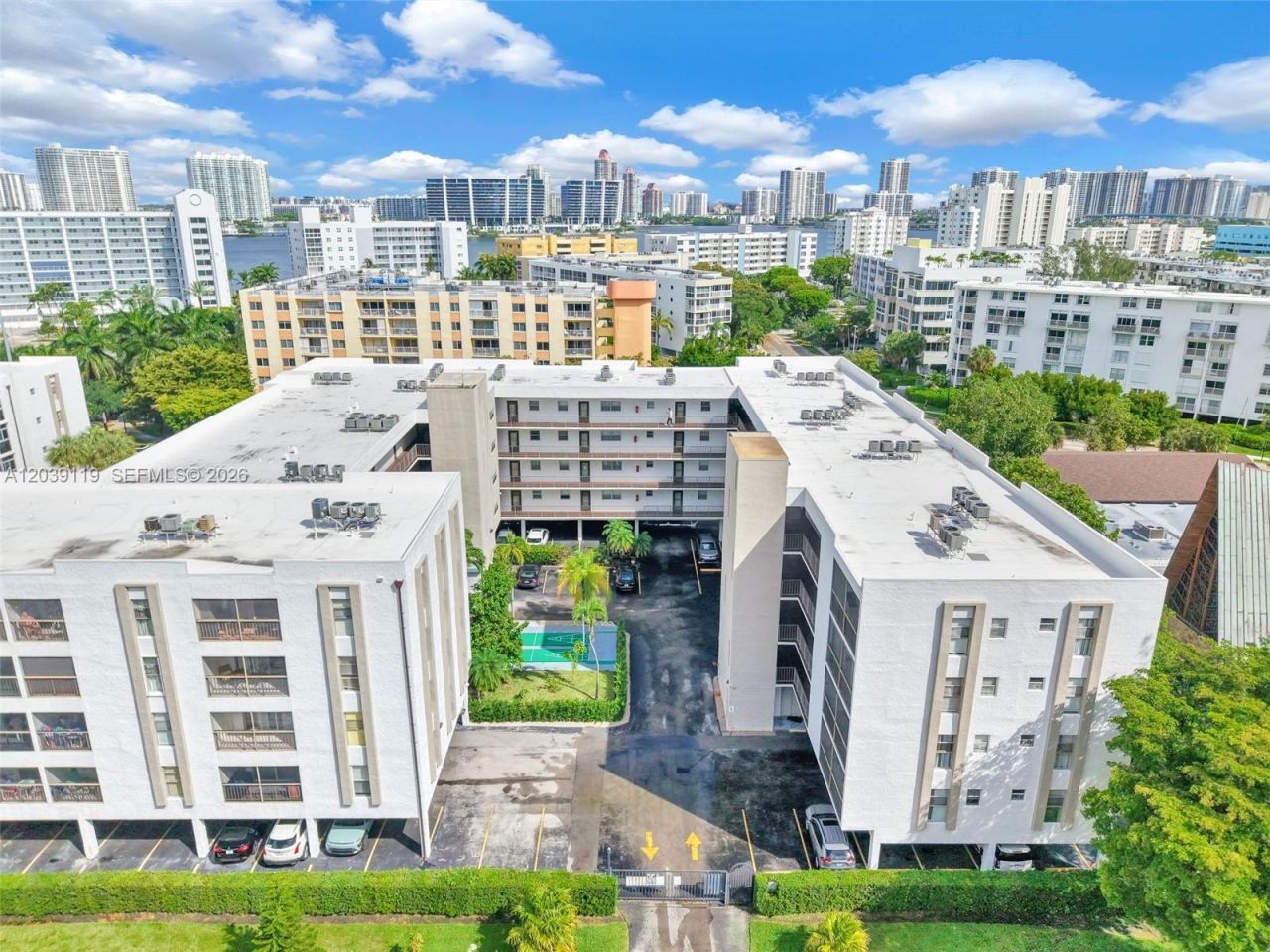 201 178th Dr, Unit 537, Sunny Isles Beach, FL 33160 Photo