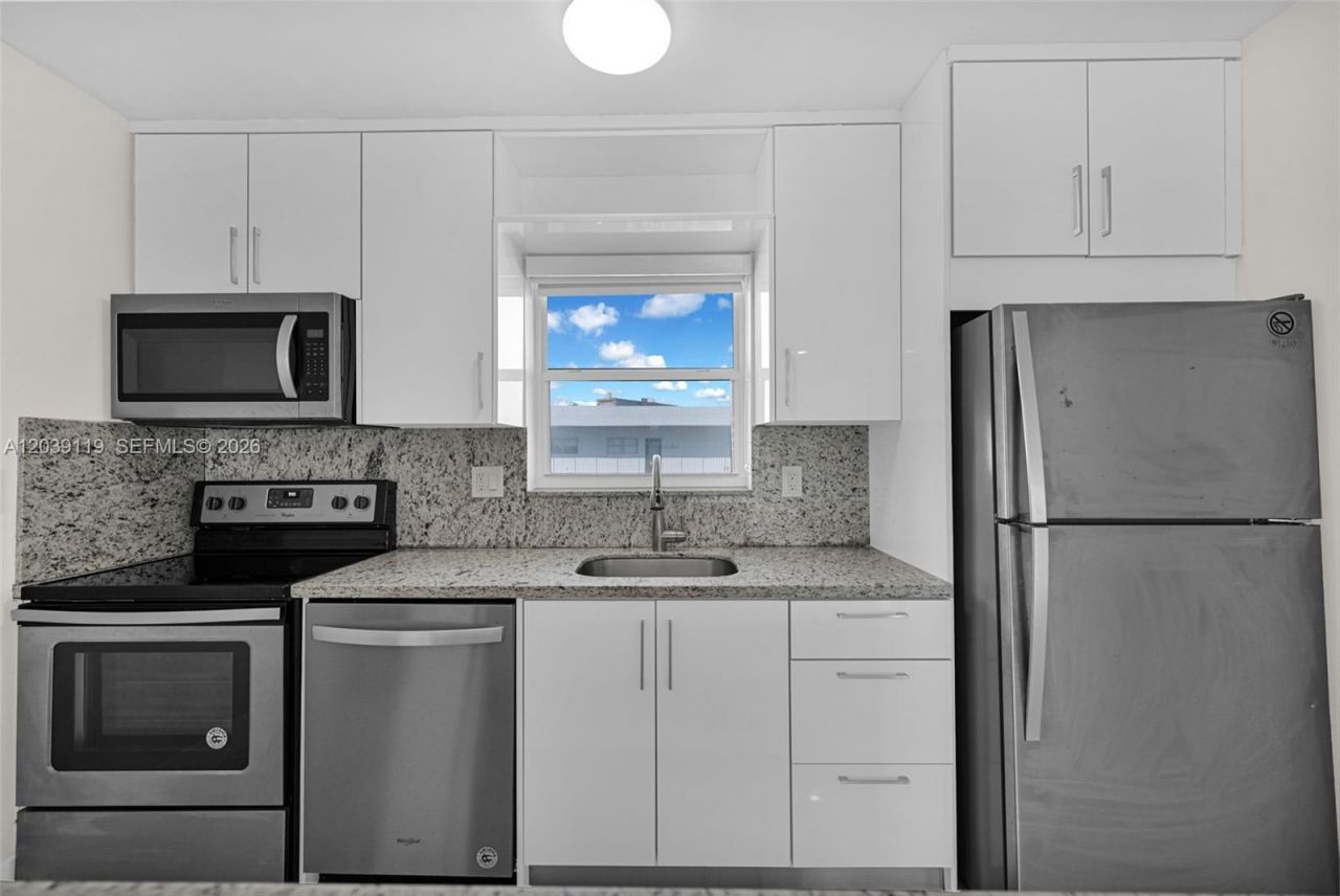 201 178th Dr, Unit 537, Sunny Isles Beach, FL 33160 Photo