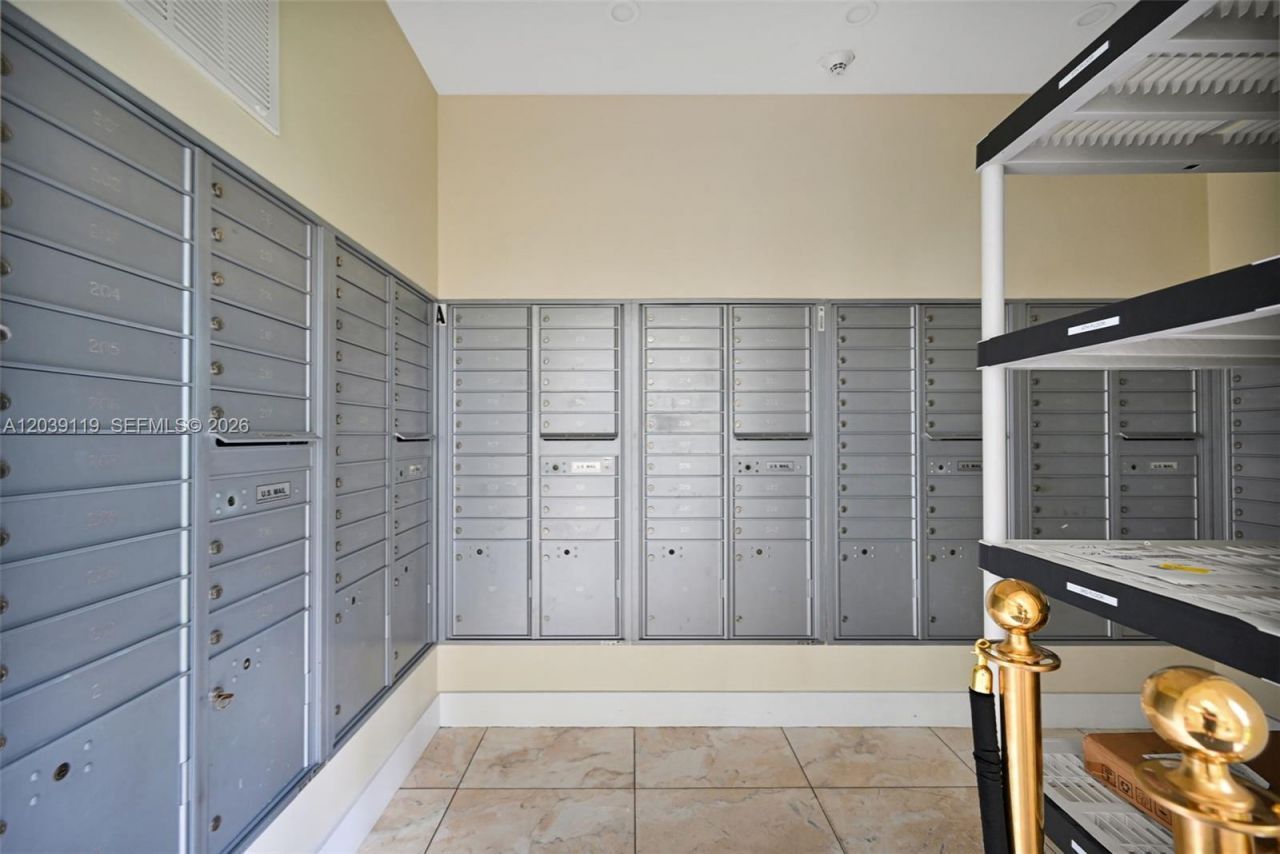 201 178th Dr, Unit 537, Sunny Isles Beach, FL 33160 Photo