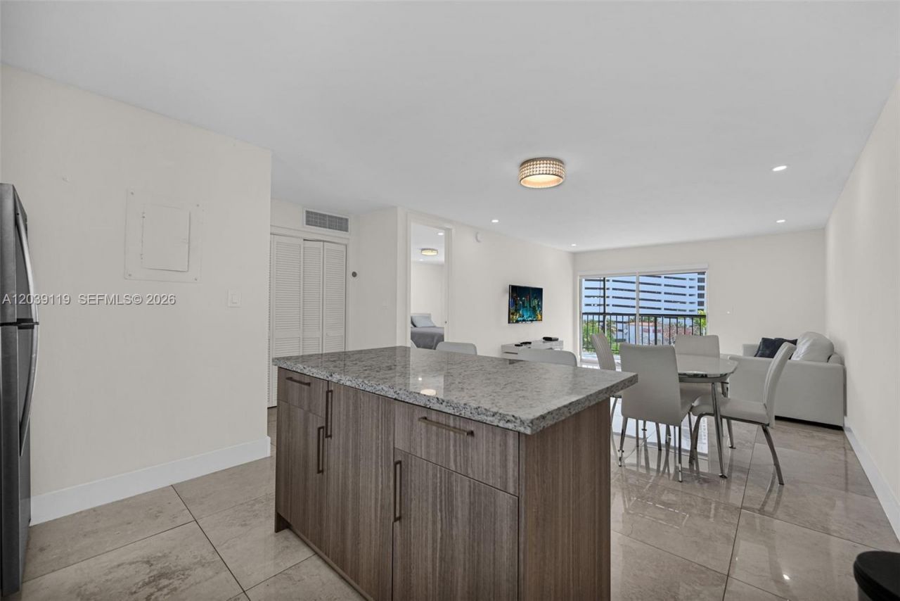 201 178th Dr, Unit 537, Sunny Isles Beach, FL 33160 Photo