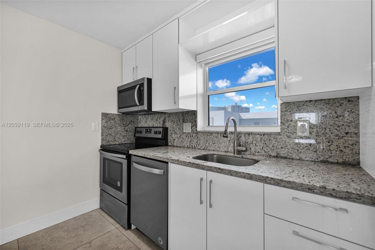 201 178th Dr, Unit 537, Sunny Isles Beach, FL 33160 Photo