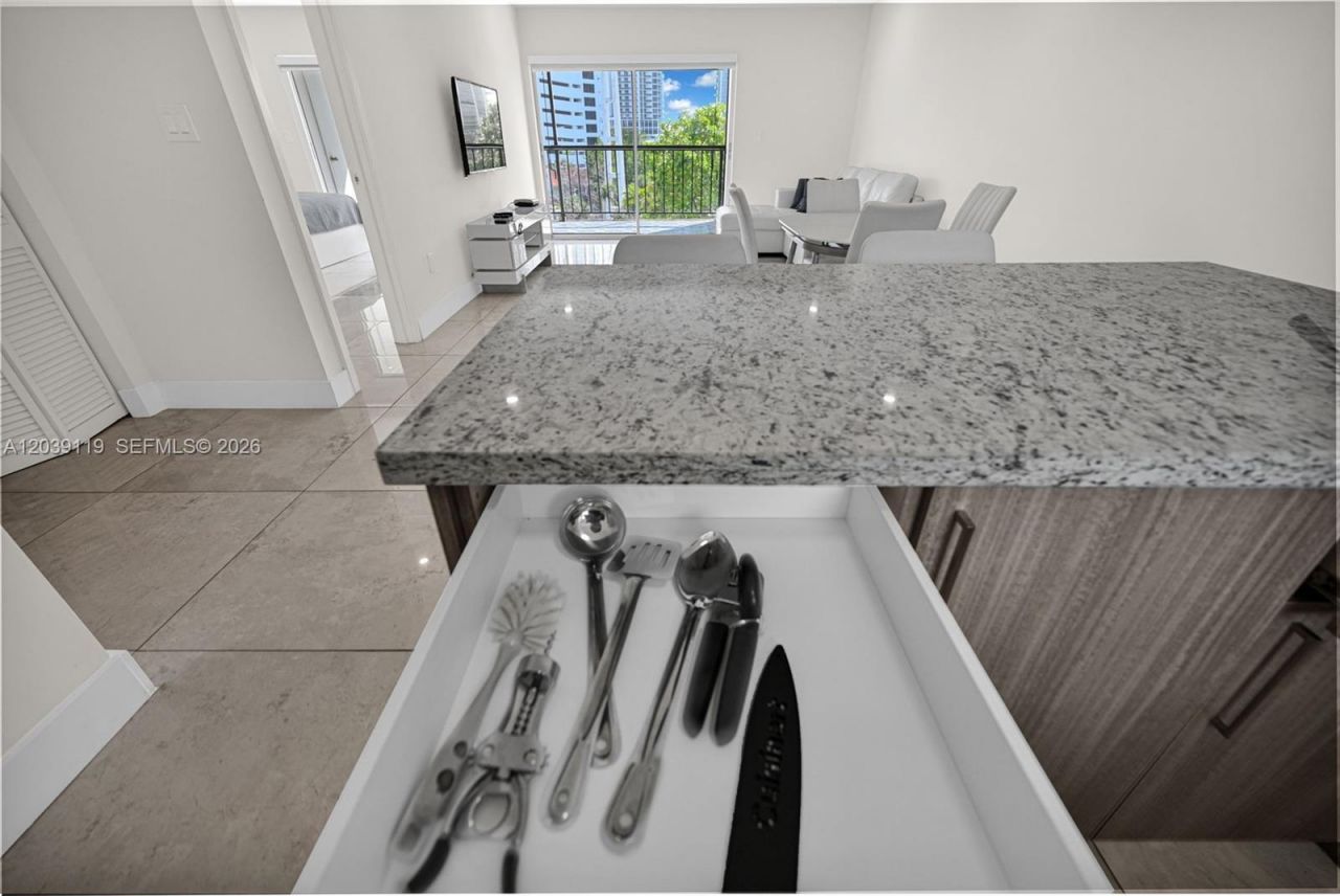 201 178th Dr, Unit 537, Sunny Isles Beach, FL 33160 Photo