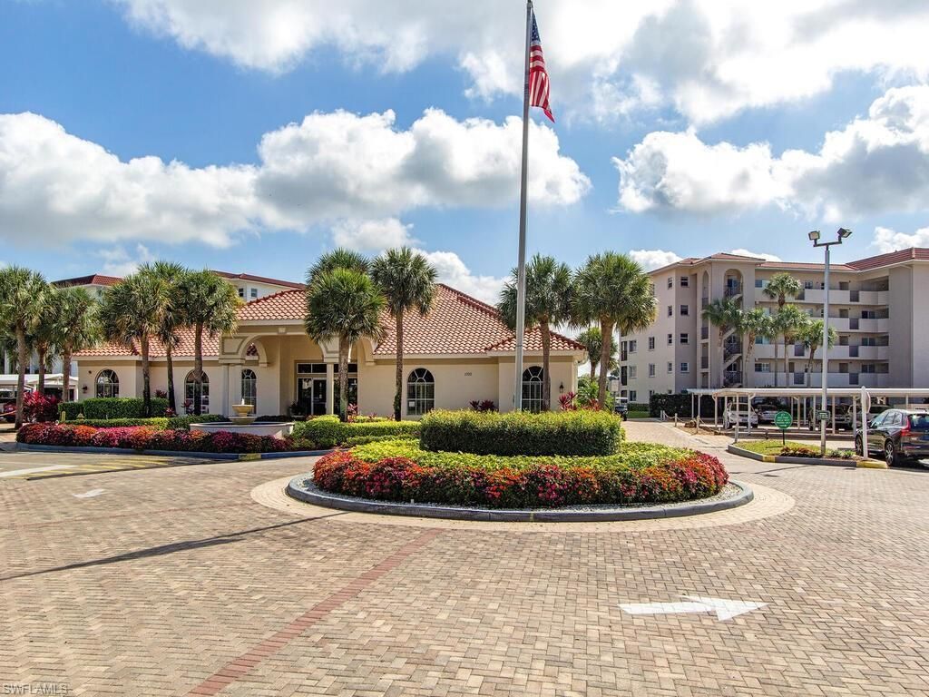 29 High Point Cir E, Unit 307, Naples, FL 34103 Photo