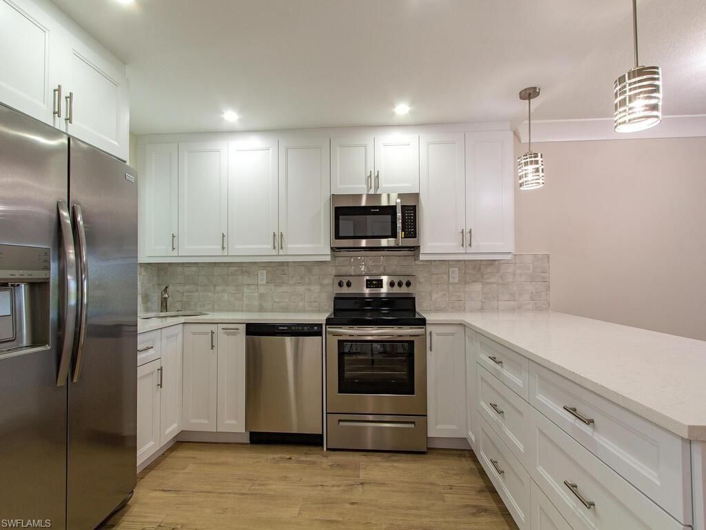 29 High Point Cir E, Unit 307, Naples, FL 34103 Photo