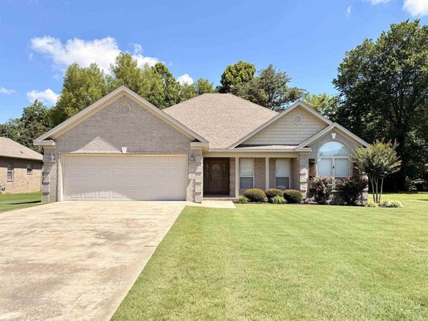 40 Southwind Boulevard , Searcy, AR 72143