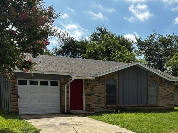 1610 Avenue A , Grand Prairie, TX 75051