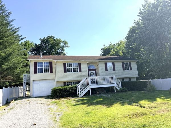 912 Glenn Avenue, Carterville, IL 62918