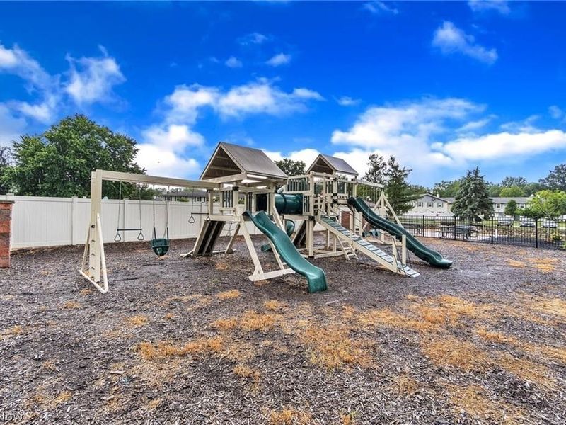 4 Meadowlawn, Unit 4, Mentor, OH 44060 Photo 6