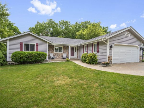 2607 Lancaster Dr, Waukesha, WI 53188