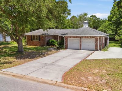 686 Pelzer Drive, Mount Pleasant, SC 29464