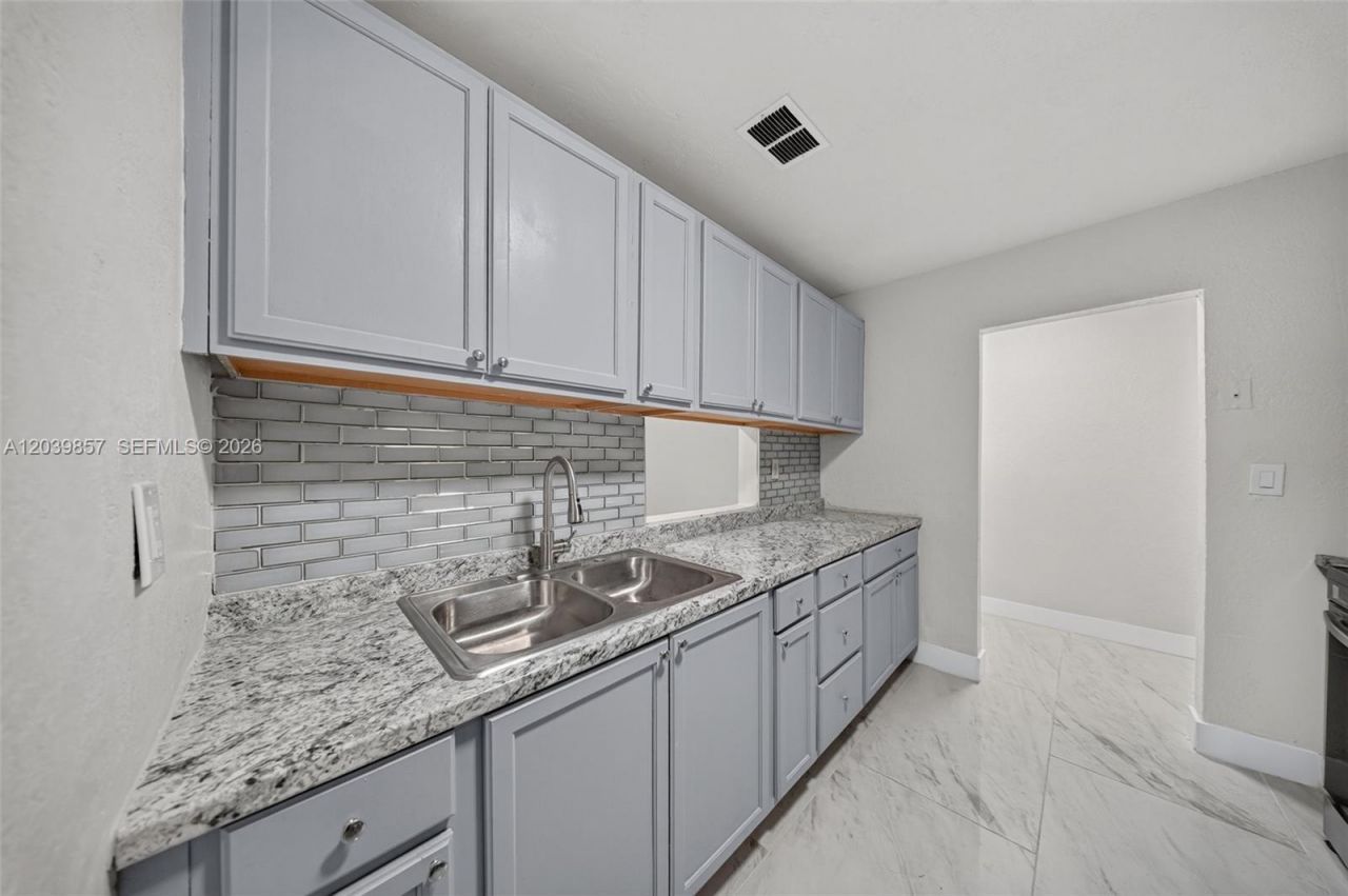 3856 NW 207 St Rd, Miami Gardens, FL 33055 Photo