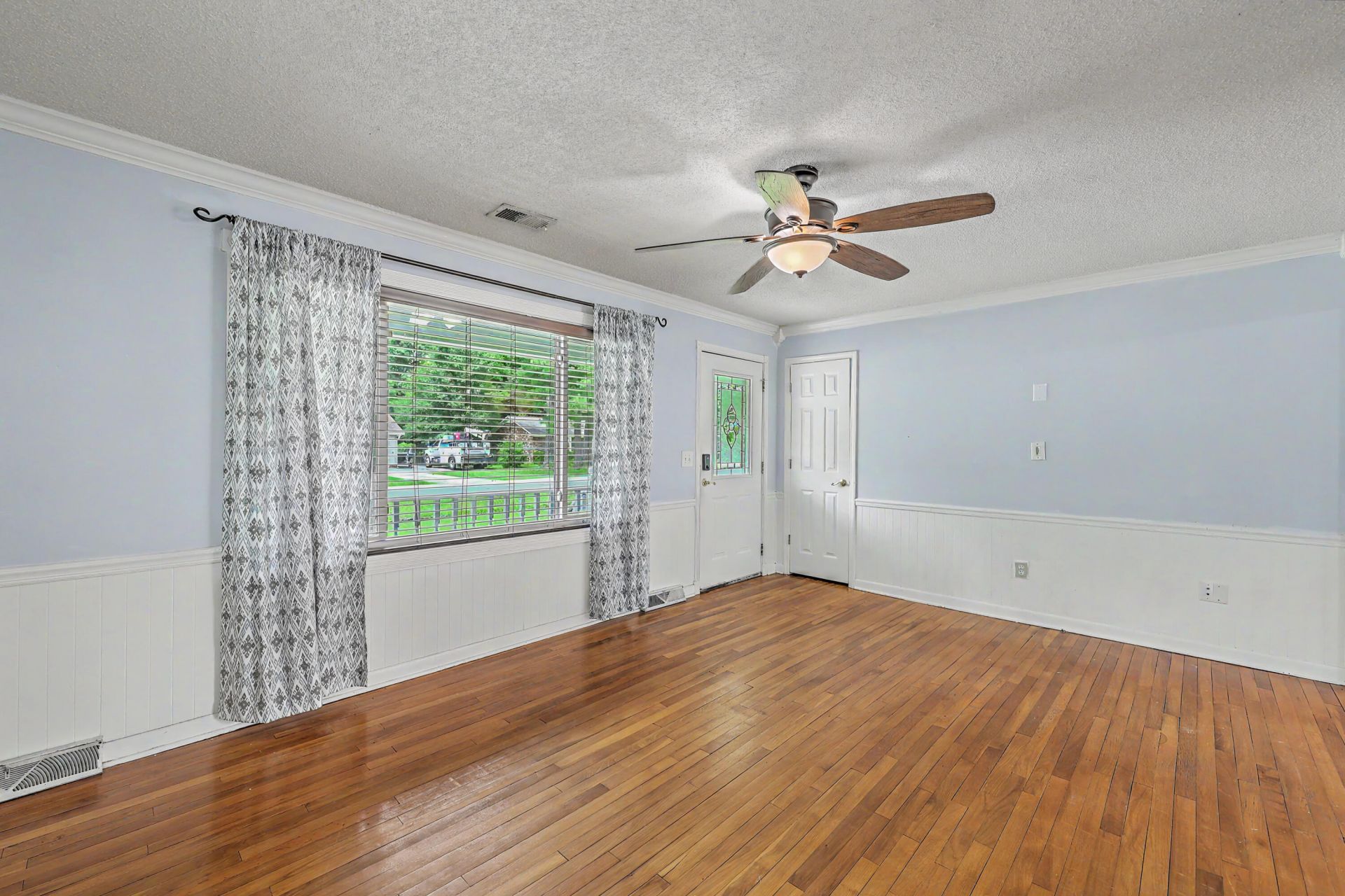 205 Janice Street Photo 8