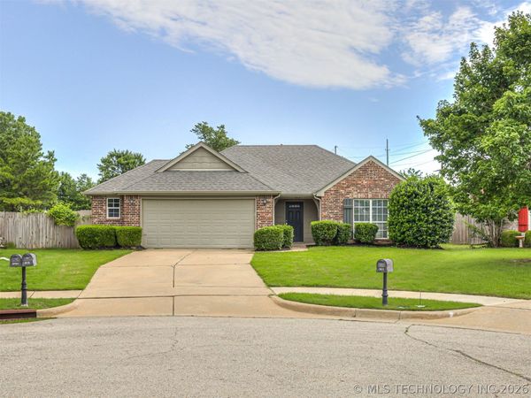 913 N Redbud Street , Jenks, OK 74037