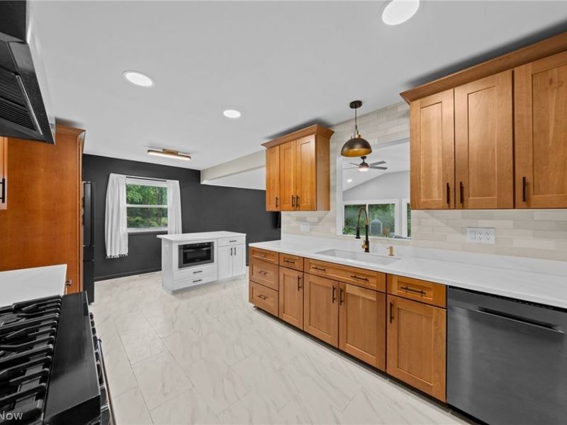 9466 Avery Road , Broadview Heights, OH 44147 Photo 13