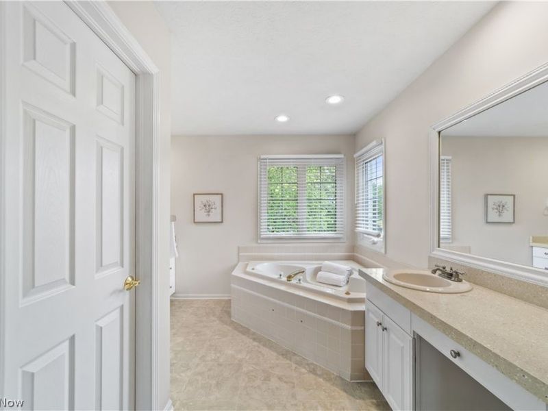 2794 Forest Lake Drive, Westlake, OH 44145 Photo 38
