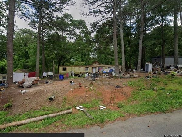 468 Lake Circle , Newnan, GA 30263