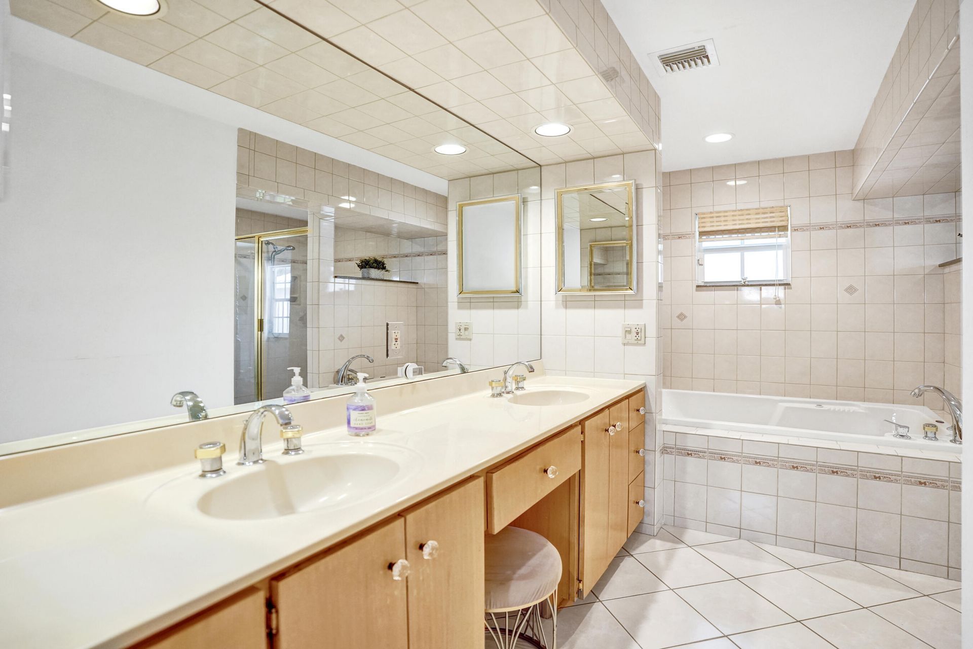 4240 NE 28th Avenue, Fort Lauderdale, FL 33308 Photo