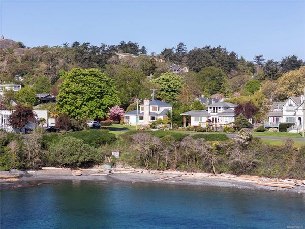 218 Beach Dr , Oak Bay, BC V8S 2M1