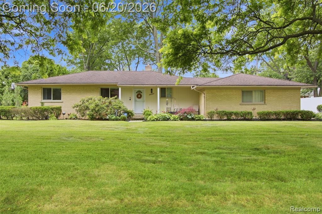 31737 Bella Vista Drive, Farmington Hills, MI 48334 Main Photo