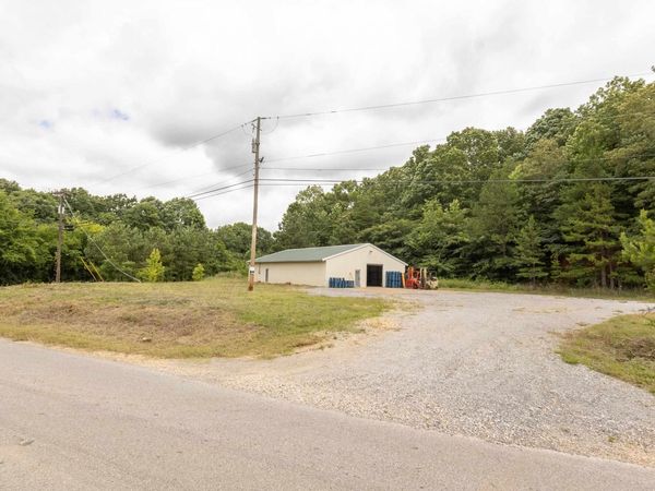 135 Lime Rock Rd, Tuscumbia, AL 35674
