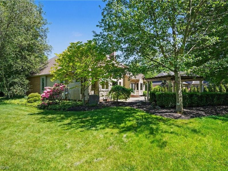 1250 Woodsview Drive, Akron, OH 44313 Photo 4