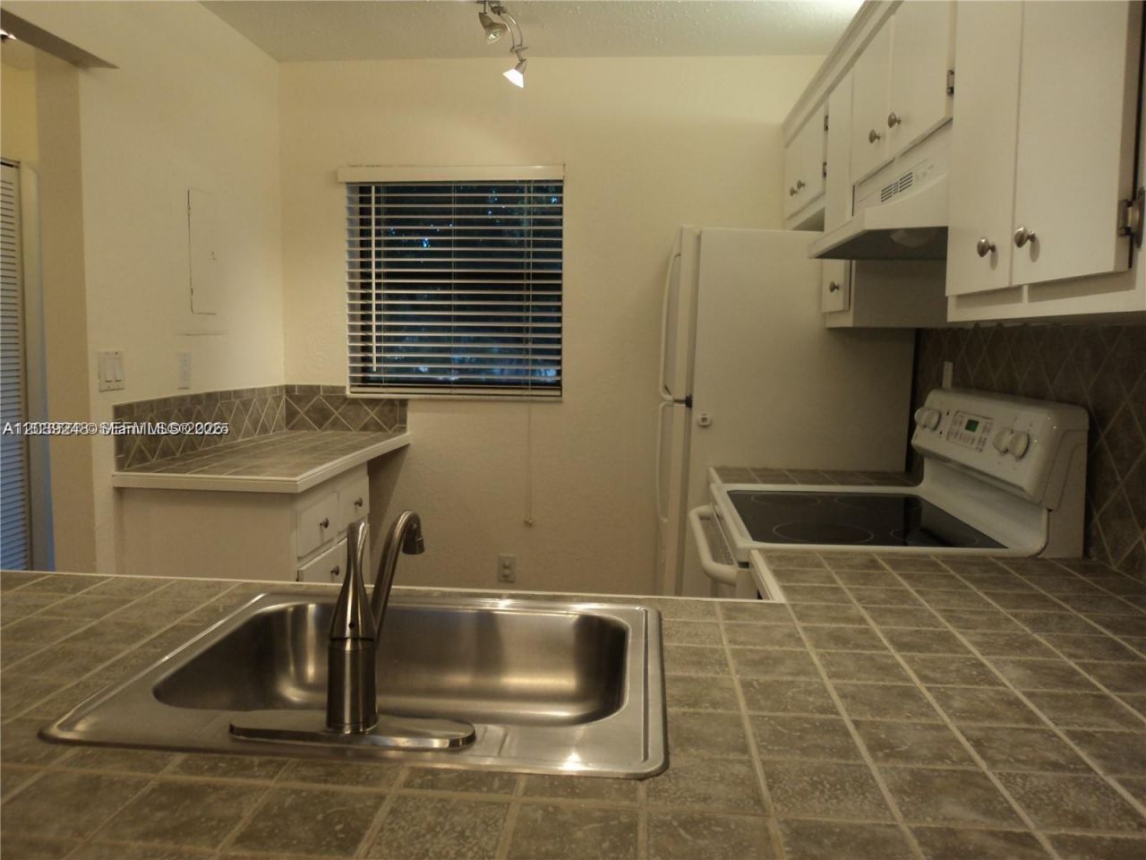 10605 NW 11 St, Unit 206, Hollywood, FL 33026 Photo