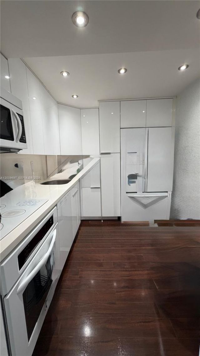 3701 N Country Club Dr , Unit 304, Aventura, FL 33180 Photo