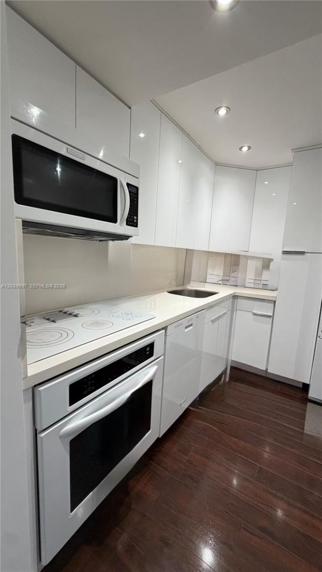 3701 N Country Club Dr , Unit 304, Aventura, FL 33180 Photo