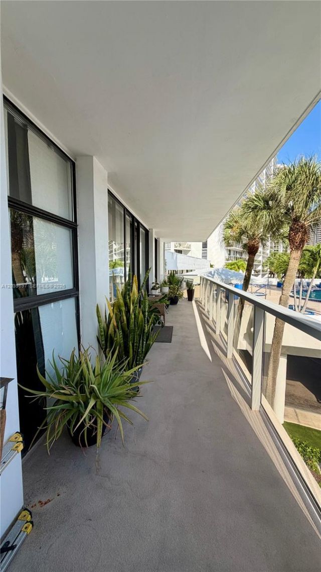 3701 N Country Club Dr , Unit 304, Aventura, FL 33180 Photo