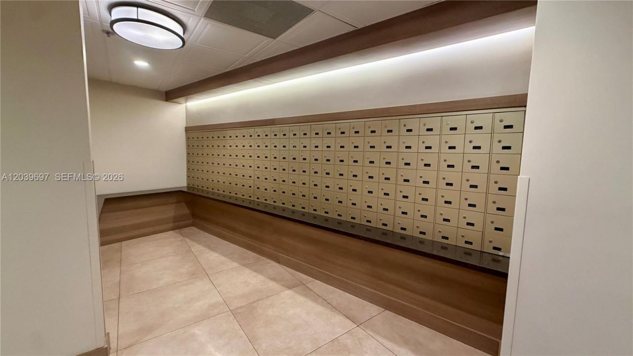 3701 N Country Club Dr , Unit 304, Aventura, FL 33180 Photo