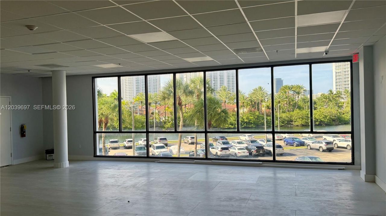 3701 N Country Club Dr , Unit 304, Aventura, FL 33180 Photo