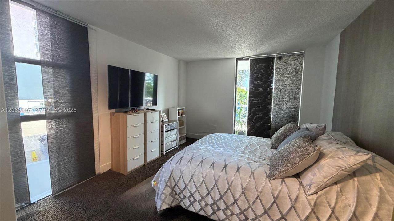 3701 N Country Club Dr , Unit 304, Aventura, FL 33180 Photo
