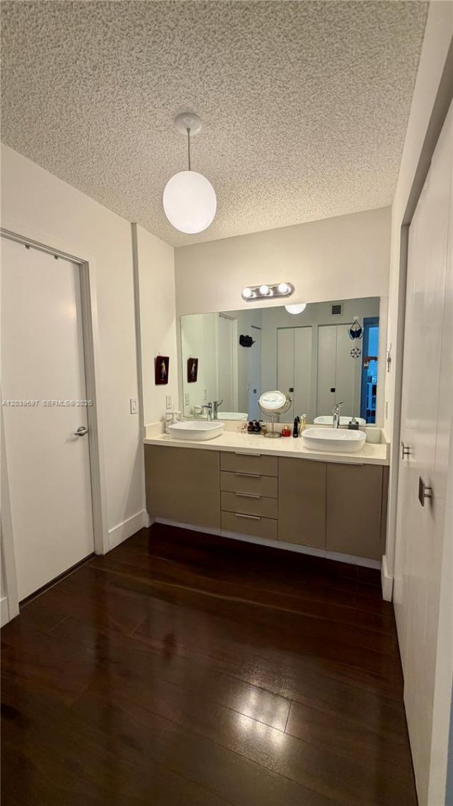 3701 N Country Club Dr , Unit 304, Aventura, FL 33180 Photo
