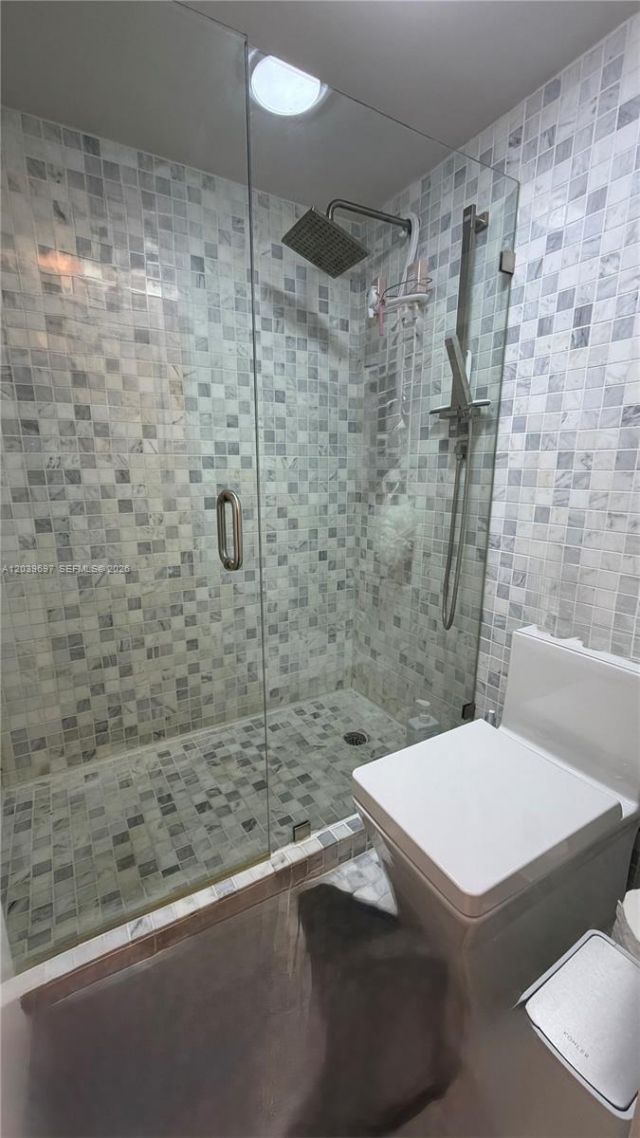 3701 N Country Club Dr , Unit 304, Aventura, FL 33180 Photo