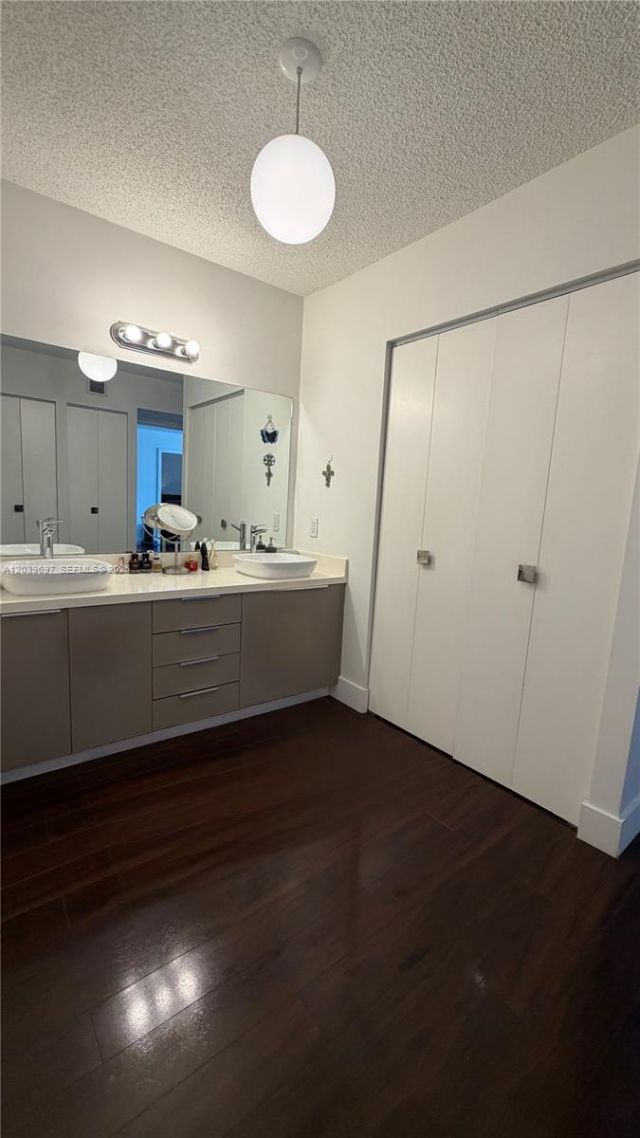 3701 N Country Club Dr , Unit 304, Aventura, FL 33180 Photo
