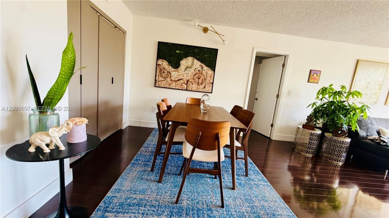3701 N Country Club Dr , Unit 304, Aventura, FL 33180 Photo