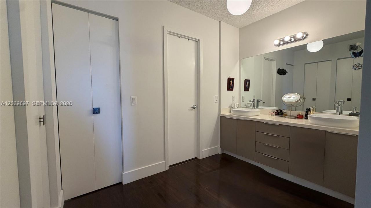 3701 N Country Club Dr , Unit 304, Aventura, FL 33180 Photo