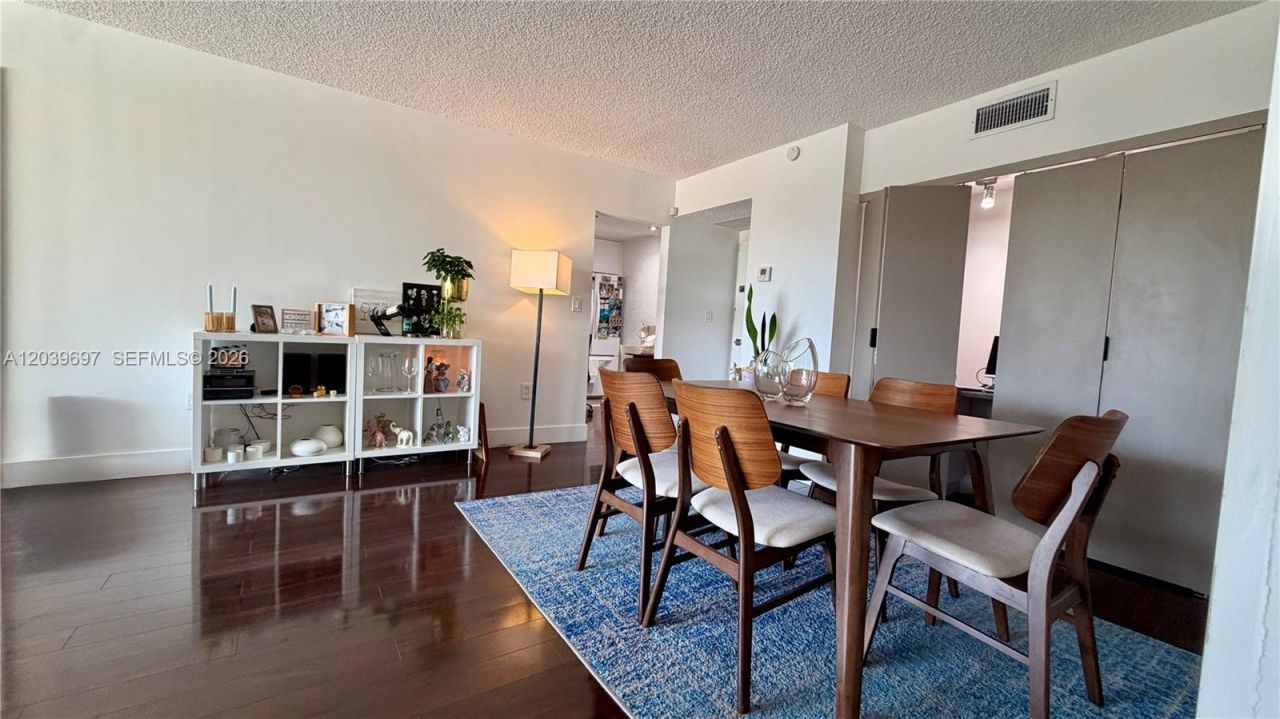 3701 N Country Club Dr , Unit 304, Aventura, FL 33180 Photo