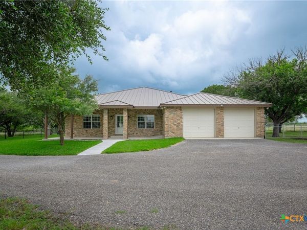 1919 Wetz Road , Marion, TX 78124