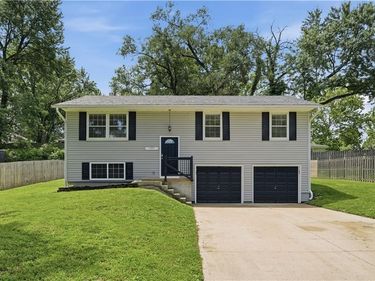 11951 E Scarritt Avenue, Sugar Creek, MO 64054