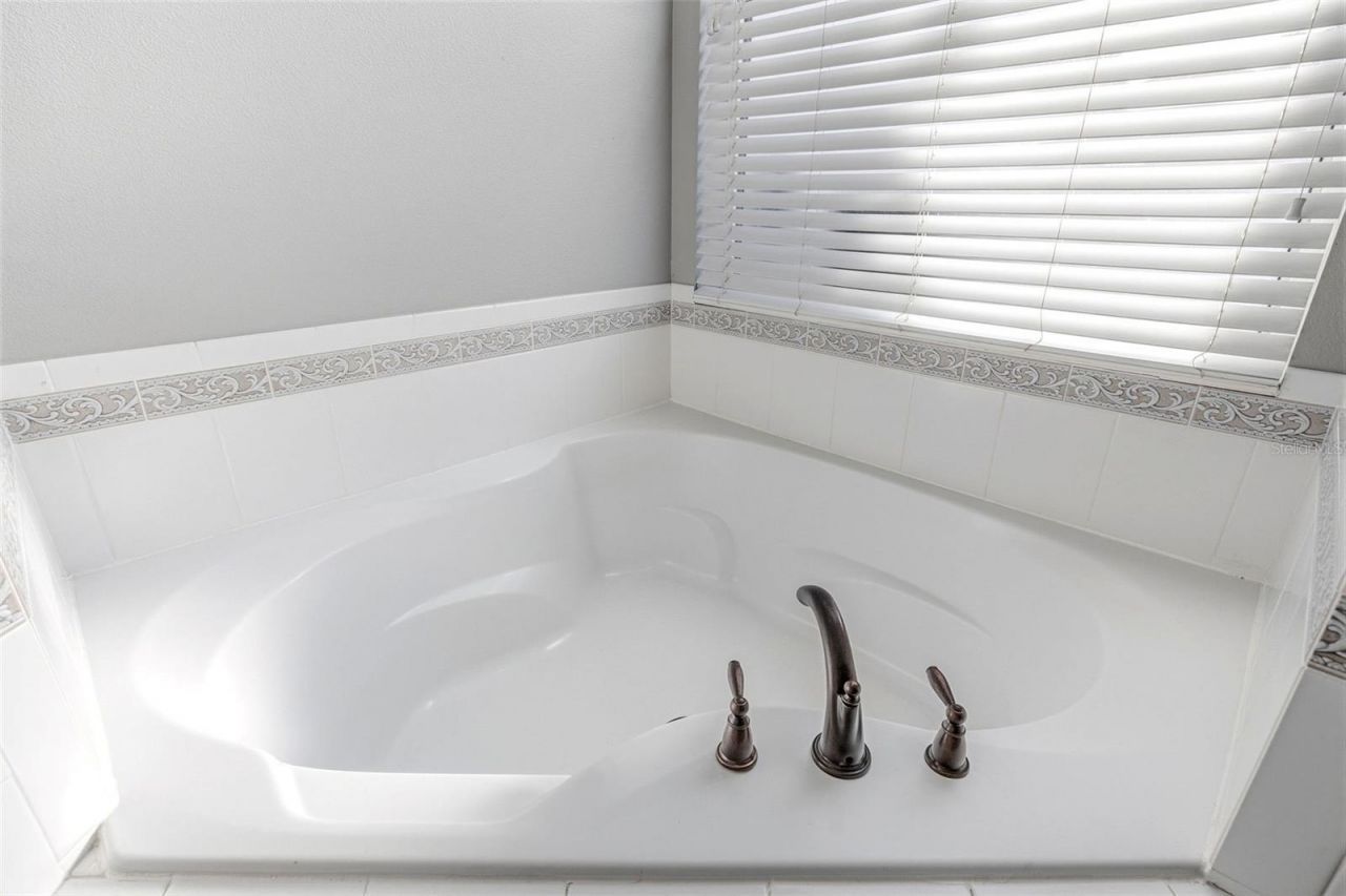 6631 63rd Terrace E, Bradenton, FL 34203 Photo