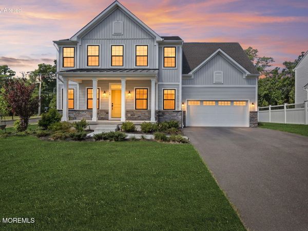 18 Annapolis Street, Farmingdale, NJ 07727